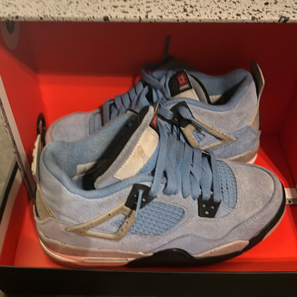 Jordan university blue retro 4